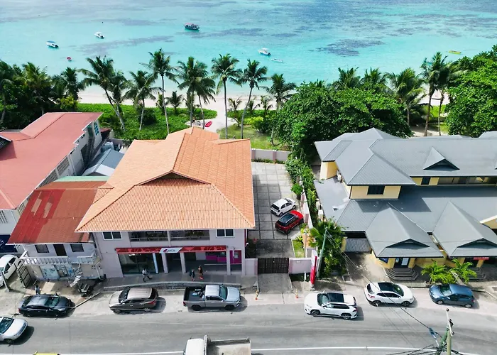 Shanaz Beachside Retreat Apartamento Anse Royale