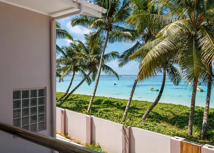 Shanaz Beachside Retreat * Anse Royale