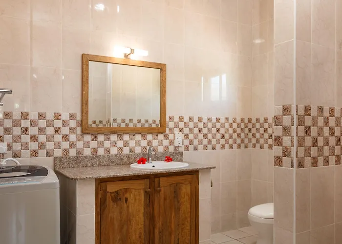 Shanaz Beachside Retreat * Anse Royale